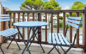 Stunning Apartment In La Rochelle With Kitchen